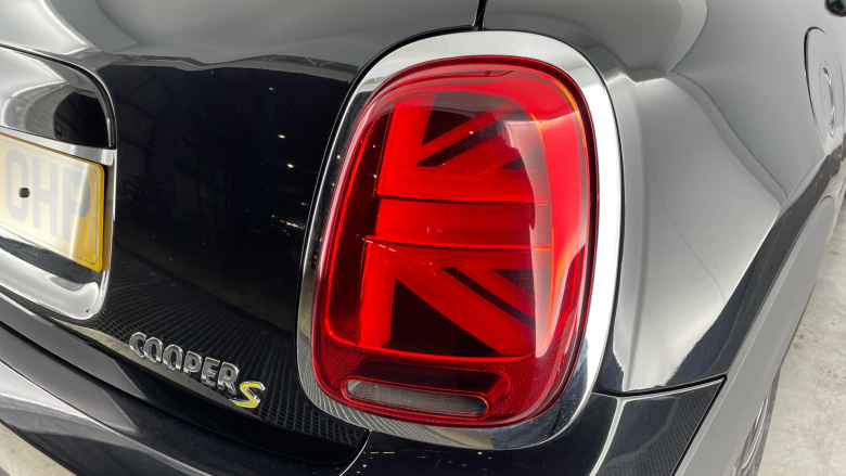 MINI Hatchback 135kW Cooper S Level 2 33kWh 3dr Auto Electric Hatchback